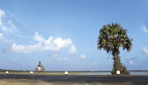 Sai Holiday Inn Jaffna Esterno foto