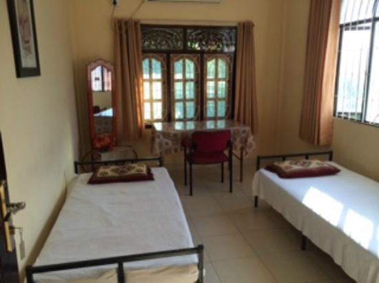 Sai Holiday Inn Jaffna Esterno foto