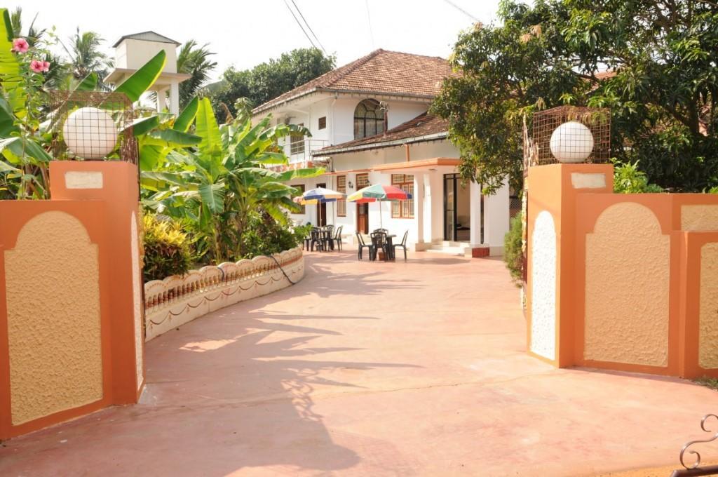 Sai Holiday Inn Jaffna Esterno foto